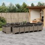 17-teilige Garten Essgruppe aus grauem Poly Rattan mit Tisch, Stühlen und Kissen.