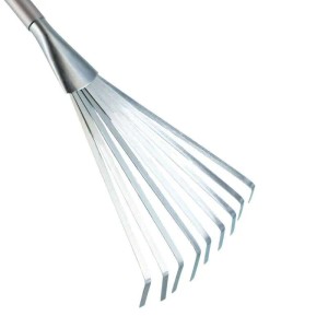 Galaflor Kleinfächerbesen mit Teleskopstiel, Stahlzinken, Alustiel, Gartenhandgerät.