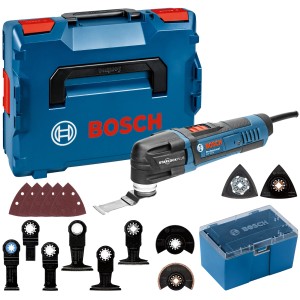 Bosch Professional Multicutter GOP 30-28 mit Zubehör in L-Boxx. Das Set enthält verschiedene Sägeblätter und Schleifplatten.