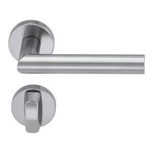 Novadoors NOVA MIO 120 Türgriffgarnitur aus mattem Edelstahl mit L-förmigem Griff und WC-Verriegelung.