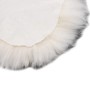 Dunkelgrauer Melange Schafspelz Teppich mit langem, weichem Hochflor. Detailansicht der flauschigen Textur.