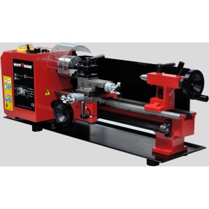 Rotwerk EDM 350 BL Drehmaschine: Rote Metall-Drehmaschine mit Werkzeugschlitten und Spindelstock.