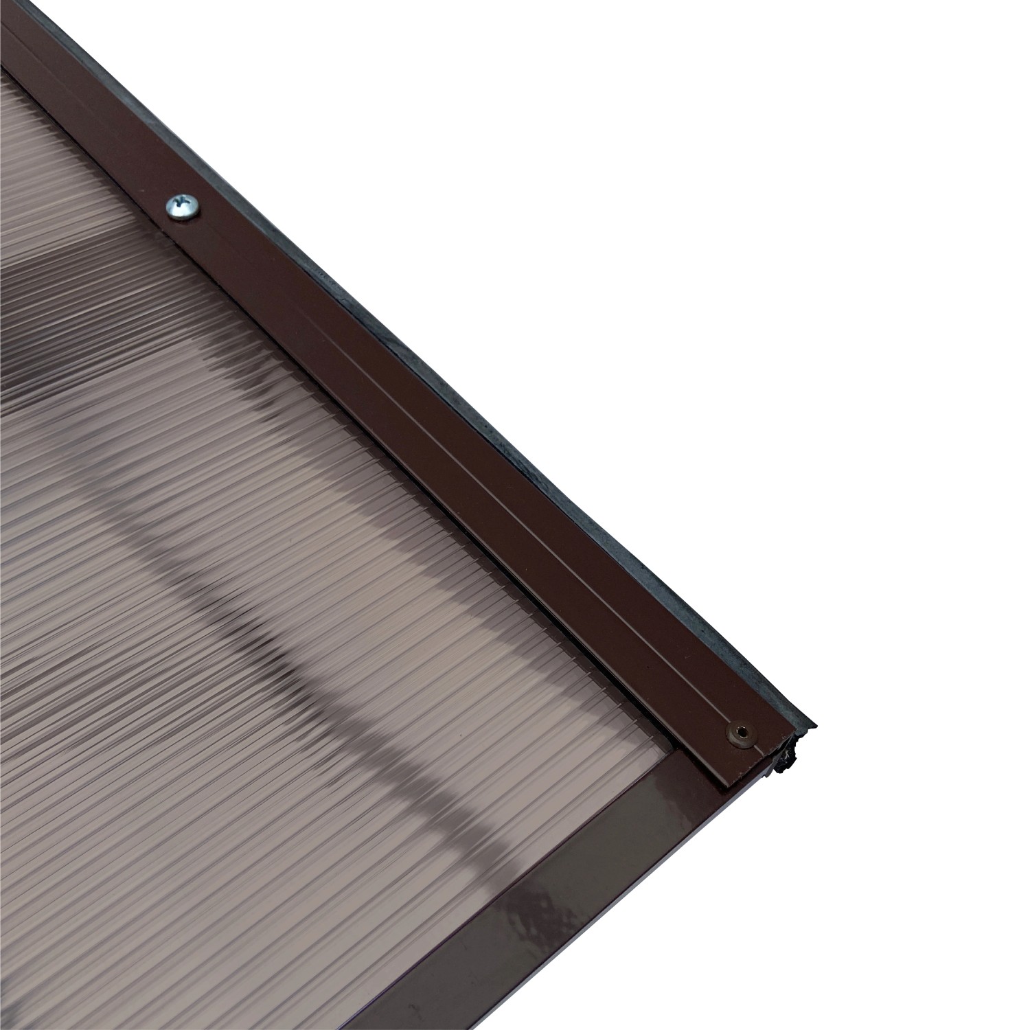 Detailansicht: Braunes STARKEDACH Aluminium Vordach mit Polycarbonatbeschichtung.