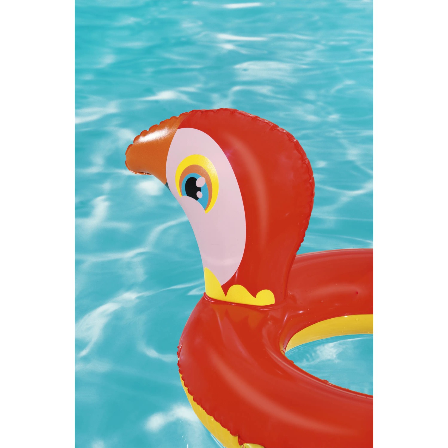 Bestway Schwimmring im Tierdesign (Flamingo) im Wasser.