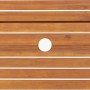 Detailansicht: Runde Tischplatte aus Akazienholz mit Loch für Sonnenschirm des vidaXL Gartentischs.