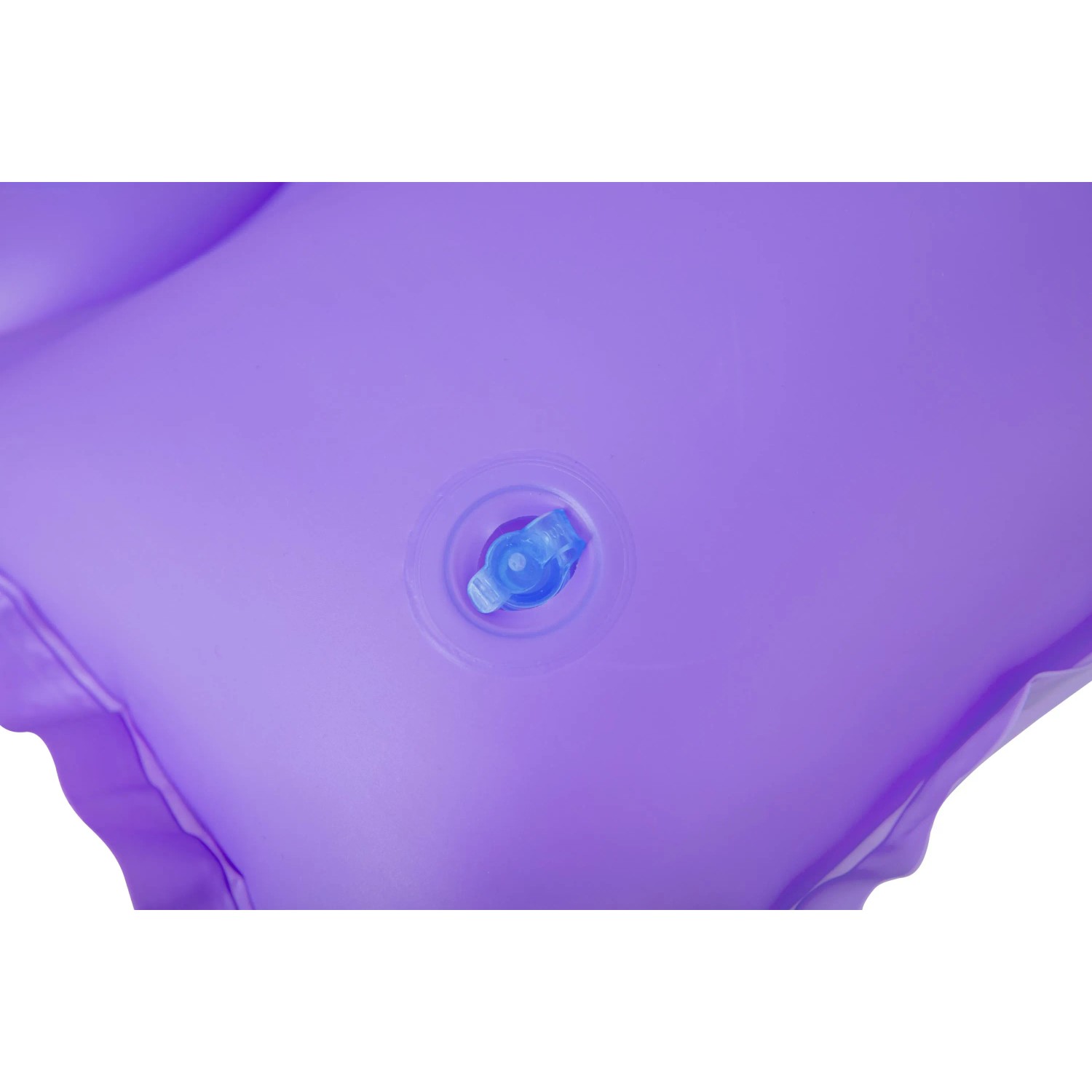 Detailaufnahme: Lila Bestway Luftmatratze Float'n Roll mit blauem Ventil.