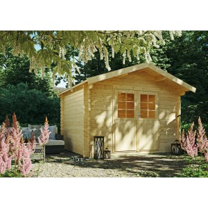 Unbehandeltes Kiehn-Holz Gartenhaus KH 44-002, 300x230 cm, mit Doppeltür im Garten.