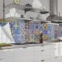 Küchenrückwandfolie Myspotti Pablo Fliese, selbstklebend, mit bunten Fliesenmuster in Küche.