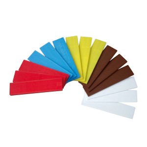 Roro Unterlegplatten-Set, 15-teilig, bunt. Kunststoffplättchen in rot, blau, gelb, braun und weiß.