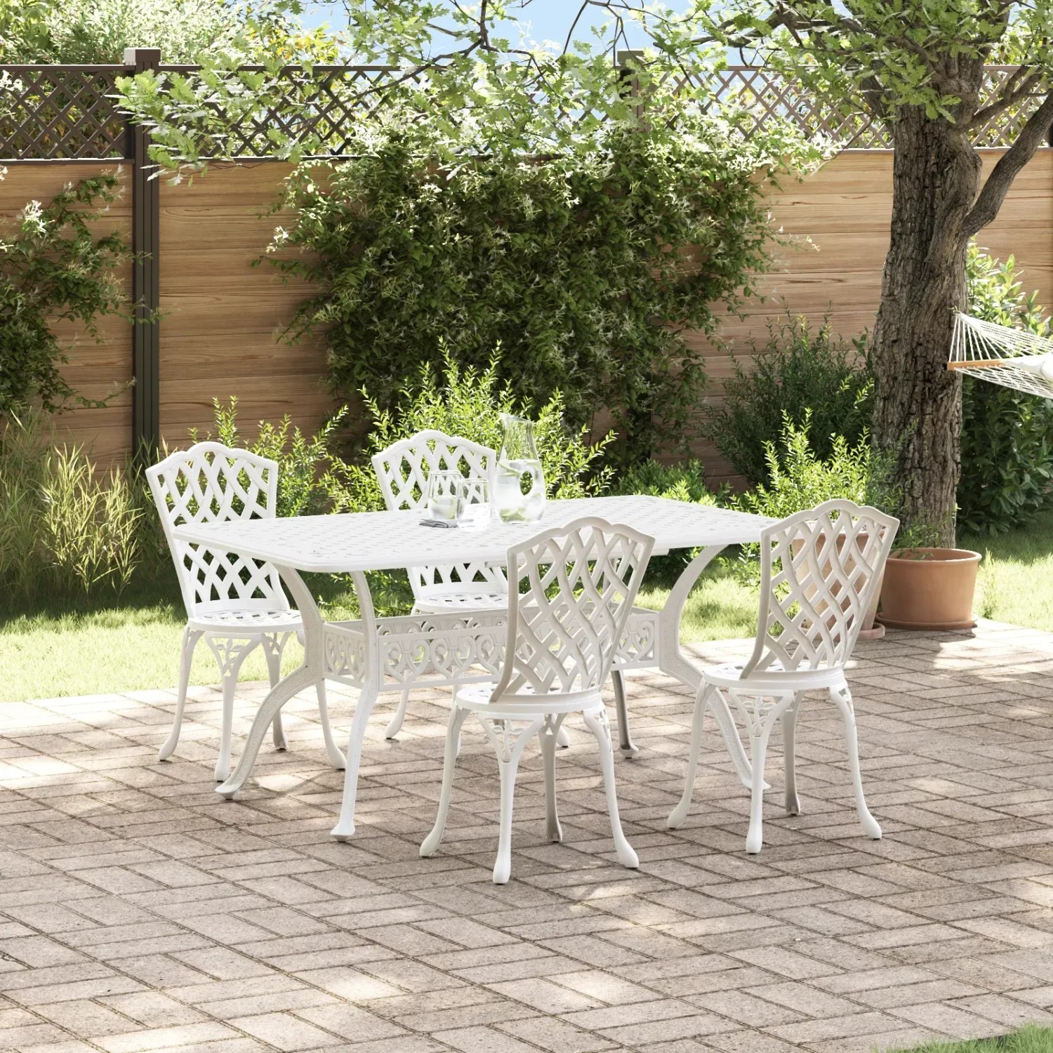 Weißes 5-tlg. vidaXL Garten-Essgruppe aus Aluminiumguss für 4 Personen im Garten.