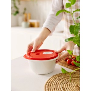 Rotho Mikrowellenschüssel Micro Clever 1,6 l Papaya mit rotem Deckel in Küche.