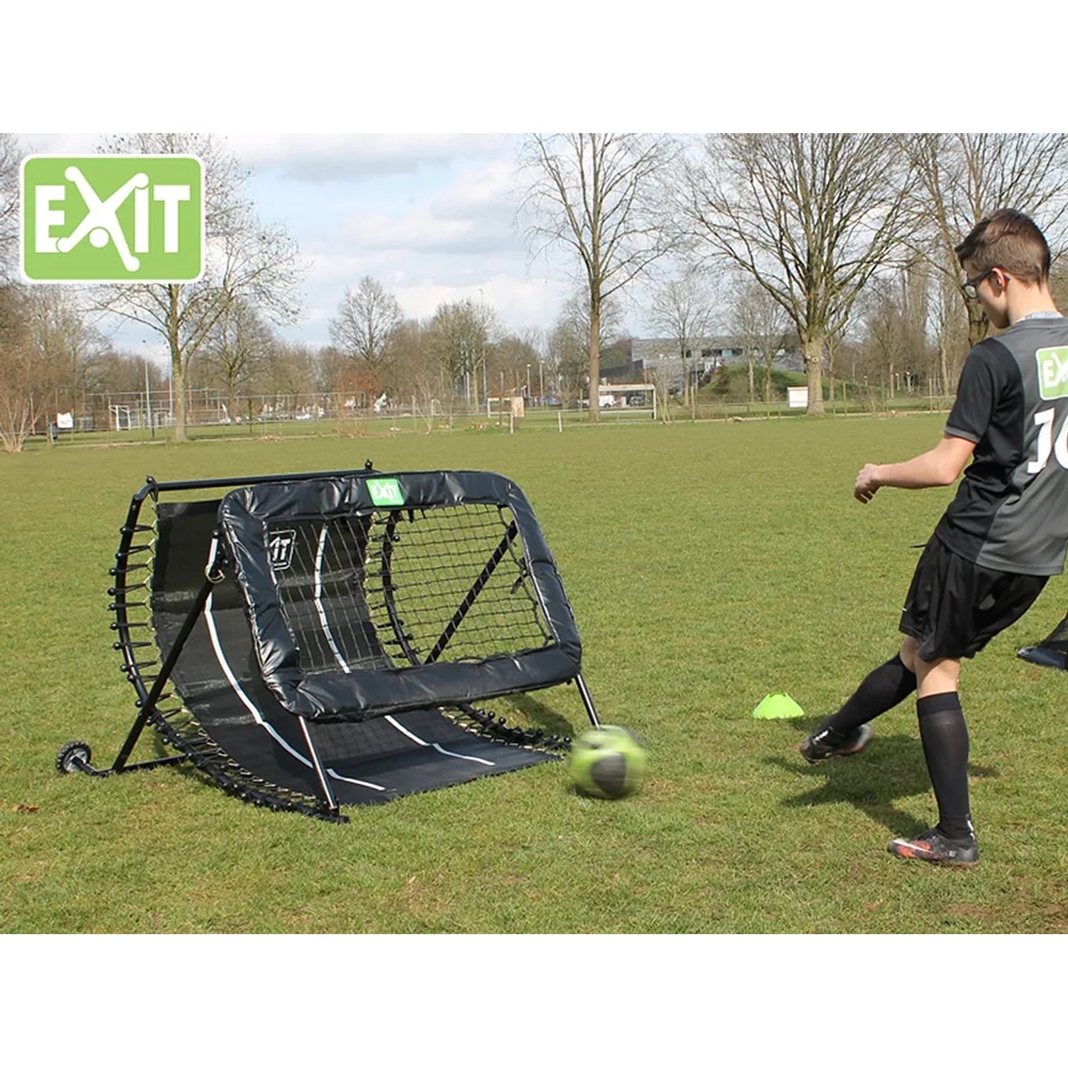 Fußball-Rebounder – Trainieren Sie Ballkontrolle, Geschwindigkeit und Reaktion Fußball-Rebounder – Trainieren Sie Ballkontrolle, Geschwindigkeit und Reaktion