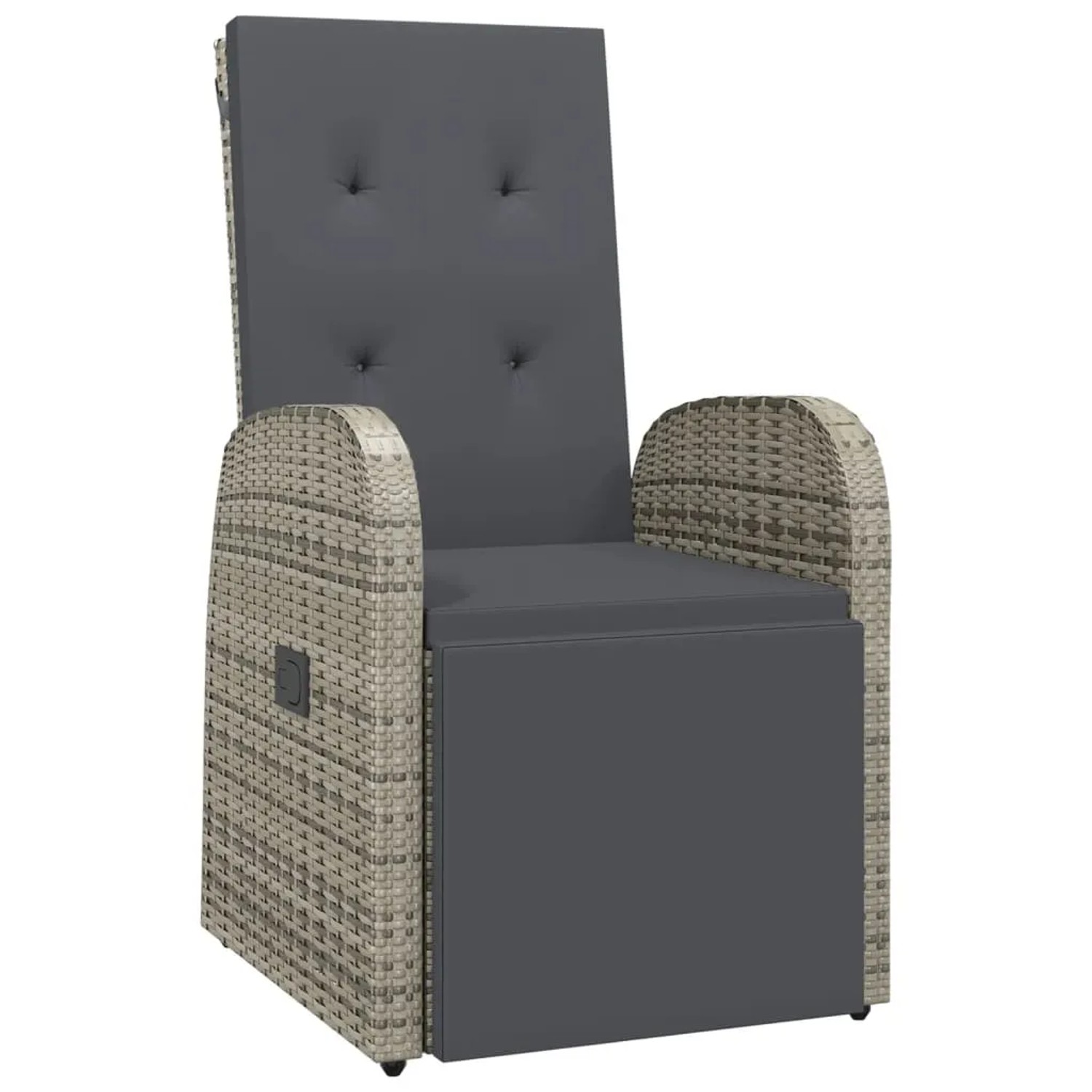Grauer Garten-Sessel aus Rattan mit dunklen Kissen für die Terrasse.