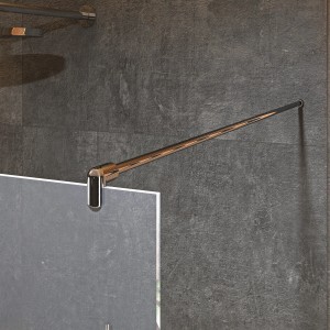 Detailaufnahme: Chrom Duschabtrennung Brava Walk-In mit Stabilisationsstange.
