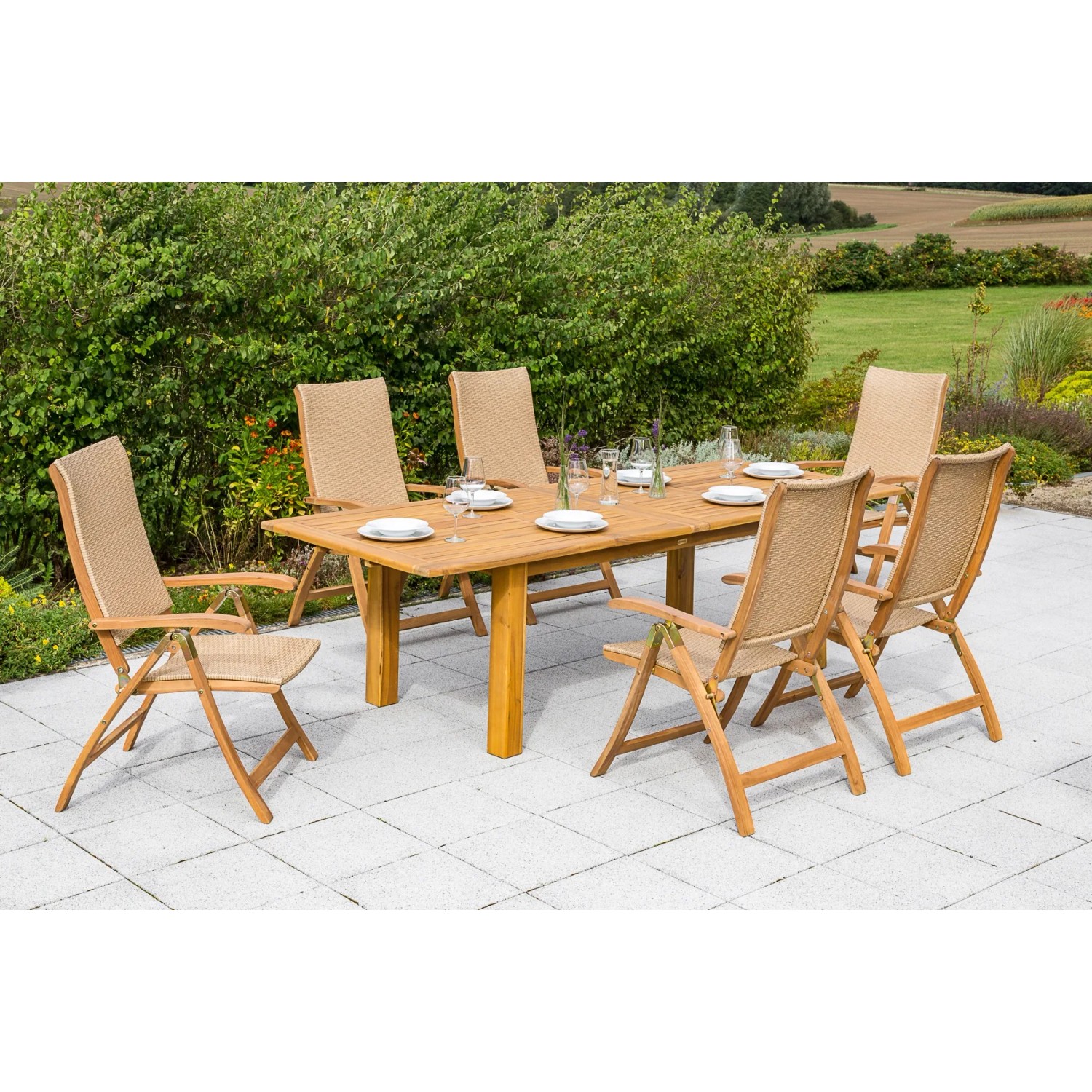 7-teiliges Gartenmöbel-Set Capri mit Doppelausziehtisch aus Akazienholz und Polyrattan.