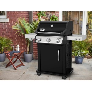Schwarzer Weber Gasgrill Spirit E-325 GBS mit 3 Brennern und Seitenbrenner.
