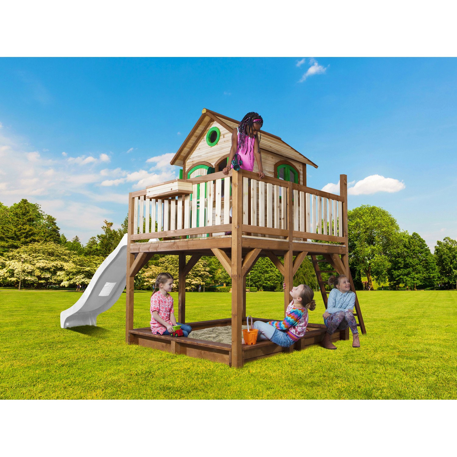 Axi Liam Spielhaus Braun - Grün mit Weißer Rutsche 255 x 377 x 291 cm
