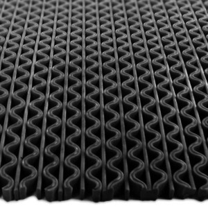 Schwarze KARAT Hygienematte für Barfußzonen, UV-beständig, 120x600 cm, mit Wellenstruktur.
