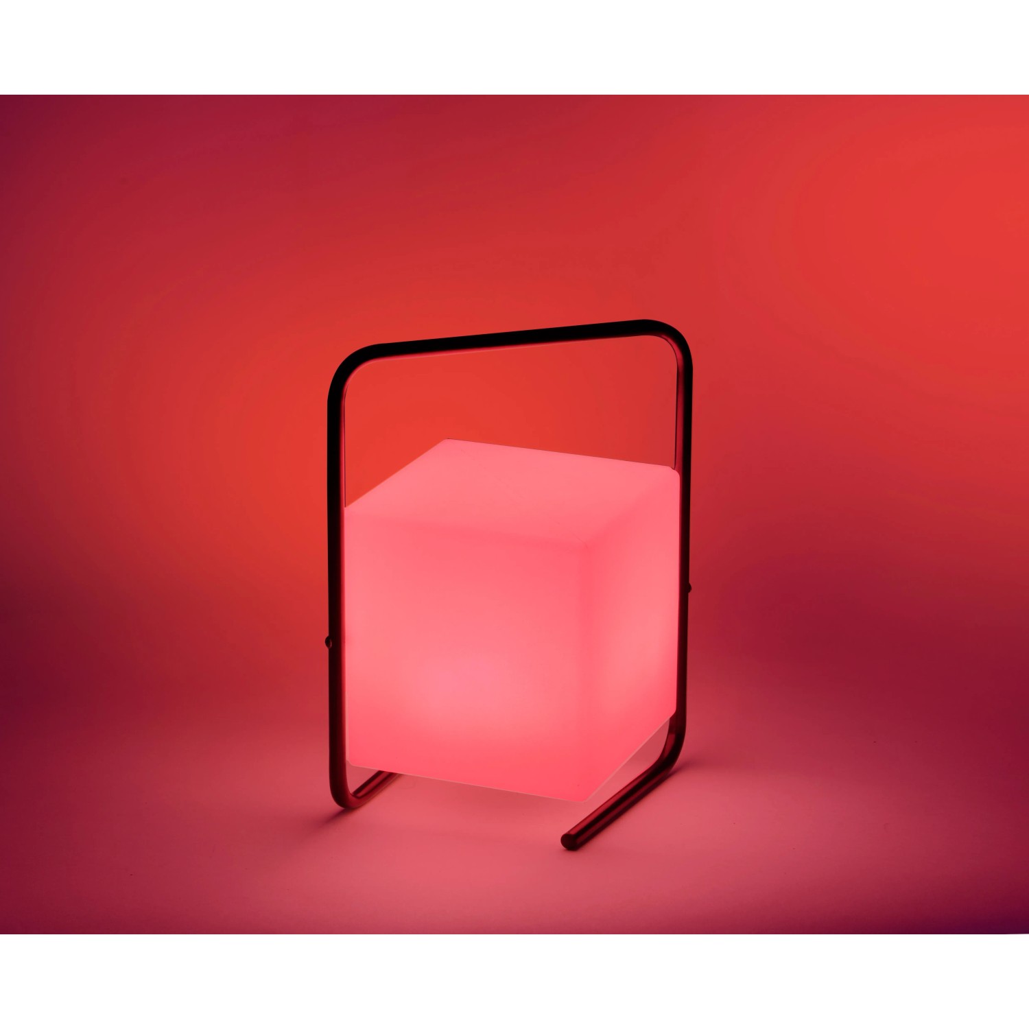 Schwarze LED-Tischleuchte Keno mit RGB-Licht, 29 cm hoch, für stimmungsvolle Außenbeleuchtung.