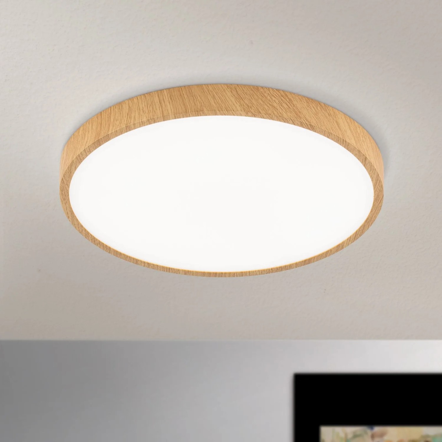 Flache LED Deckenleuchte Orion, Ø 28cm, Holzoptik, warmweißes Licht für Wohnräume.