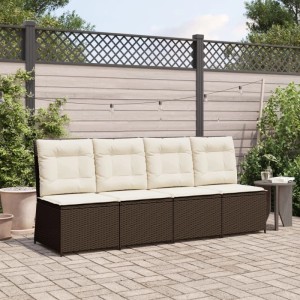 Braunes Poly Rattan Gartensofa mit cremeweißen Kissen. Modulare Gartensessel für Terrasse & Outdoor.