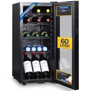Offener, schwarzer Sommertal Kühlschrank GK 60 mit Flaschen auf Edelstahlböden.