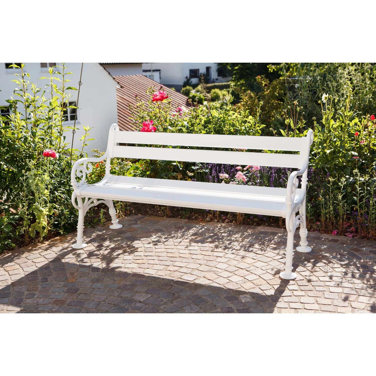 Weiße Blome-Tillmann Gartenbank Linderhof, 3-Sitzer, klassisches Design für den Garten.