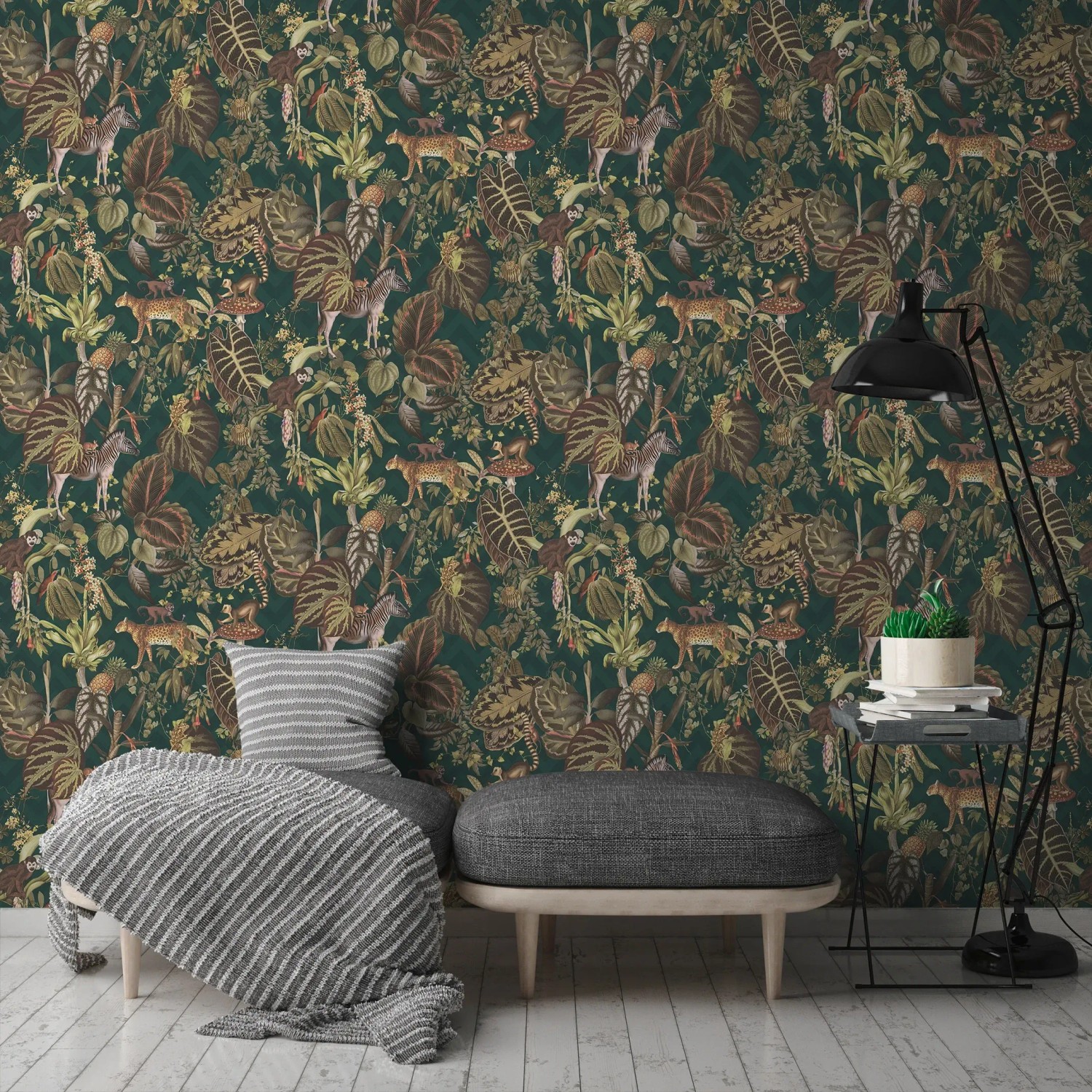 Michalsky Living Vliestapete Dschungel mit Pflanzen und Tieren in Grün, Braun und Beige.