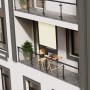 Beige Juskys Senkrechtmarkise Barbados 150x310 cm am Balkon als Sicht- und Sonnenschutz.