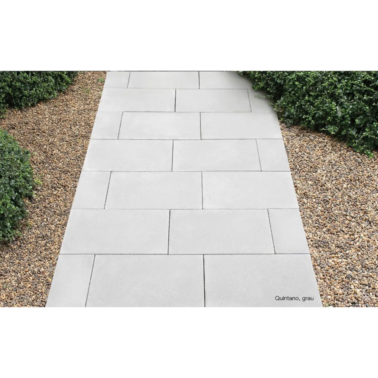 Graue EHL Veria Pflastersteine (40x20x8 cm) bilden einen Gartenweg. Moderner Look für die Gartengestaltung.