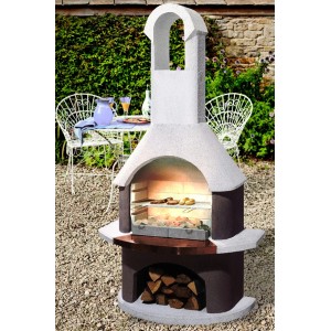 Buschbeck Grillkamin St. Moritz, weiß-braun, mit Holzscheiten im Lagerfach. Gartengrill für Holzkohle & Holz.