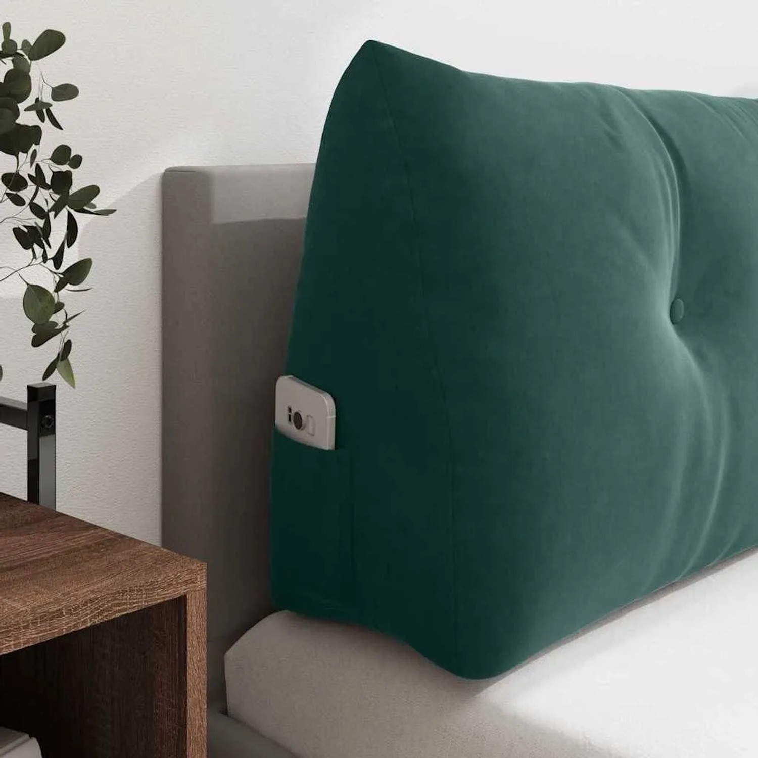 Dunkelgrünes vidaXL Rückenkissen aus Samt (120cm) mit Seitentasche auf einem Bett.