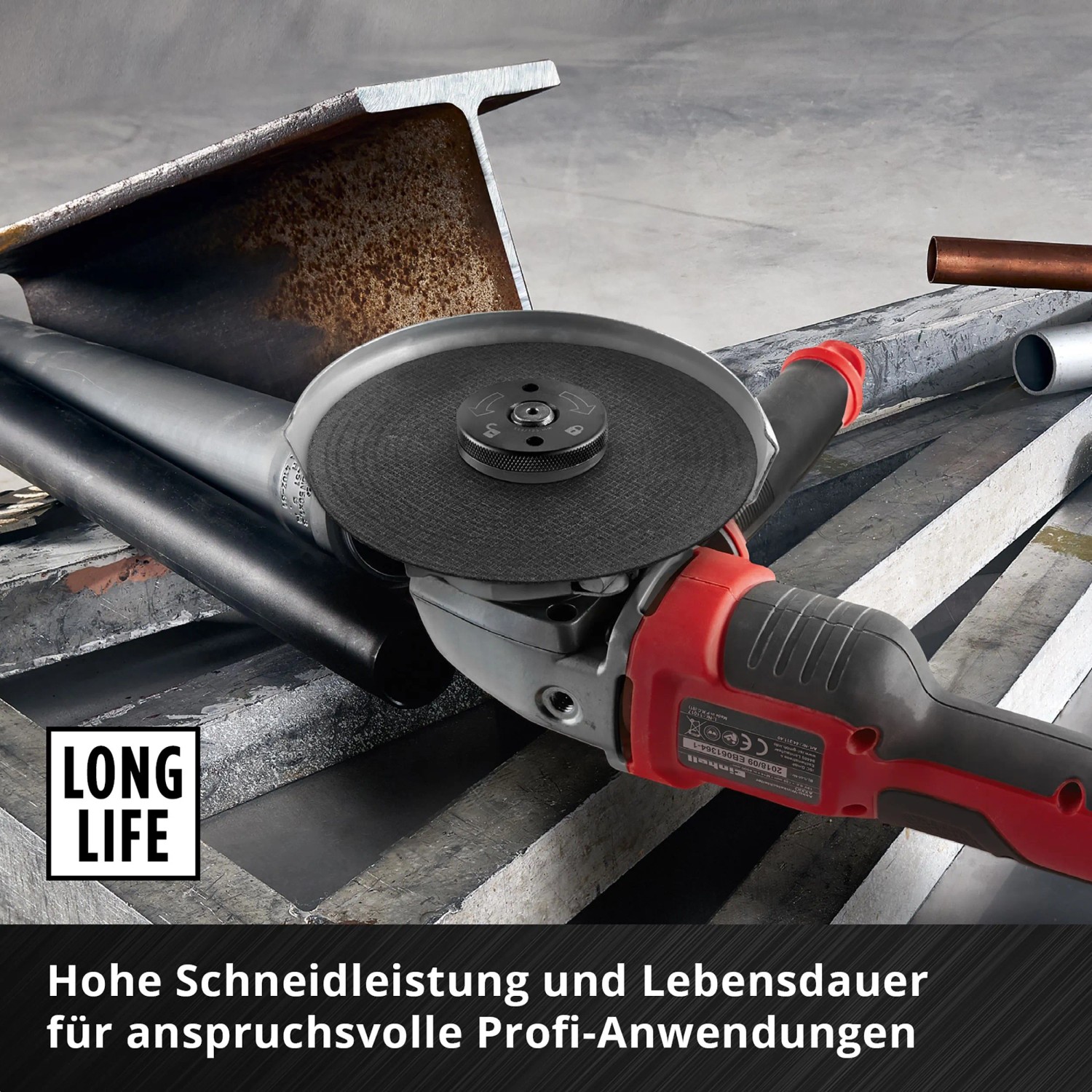 Einhell Winkelschleifer mit Dünntrennscheibe Metall 115mm zum Schneiden von Metall.