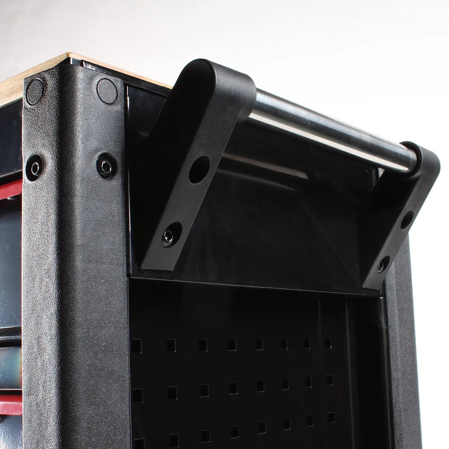 Detailaufnahme Werkzeugwagen Mephisto Pro-Line BIG XXL: Griff und Lochwand.