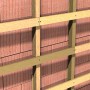 Anwendung von Fischer Langschaftdübel SXRL an einer Ziegelwand mit Holzkonstruktion.