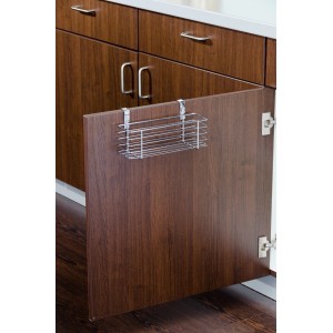 Wenko Einhängekorb Slim, Chrom, an Schranktür befestigt. Praktische Küchenaufbewahrung.