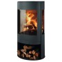 Panadero Suerte Kaminofen, Stahl schwarz metallic, 8 kW, mit Holzscheiten im unteren Fach.