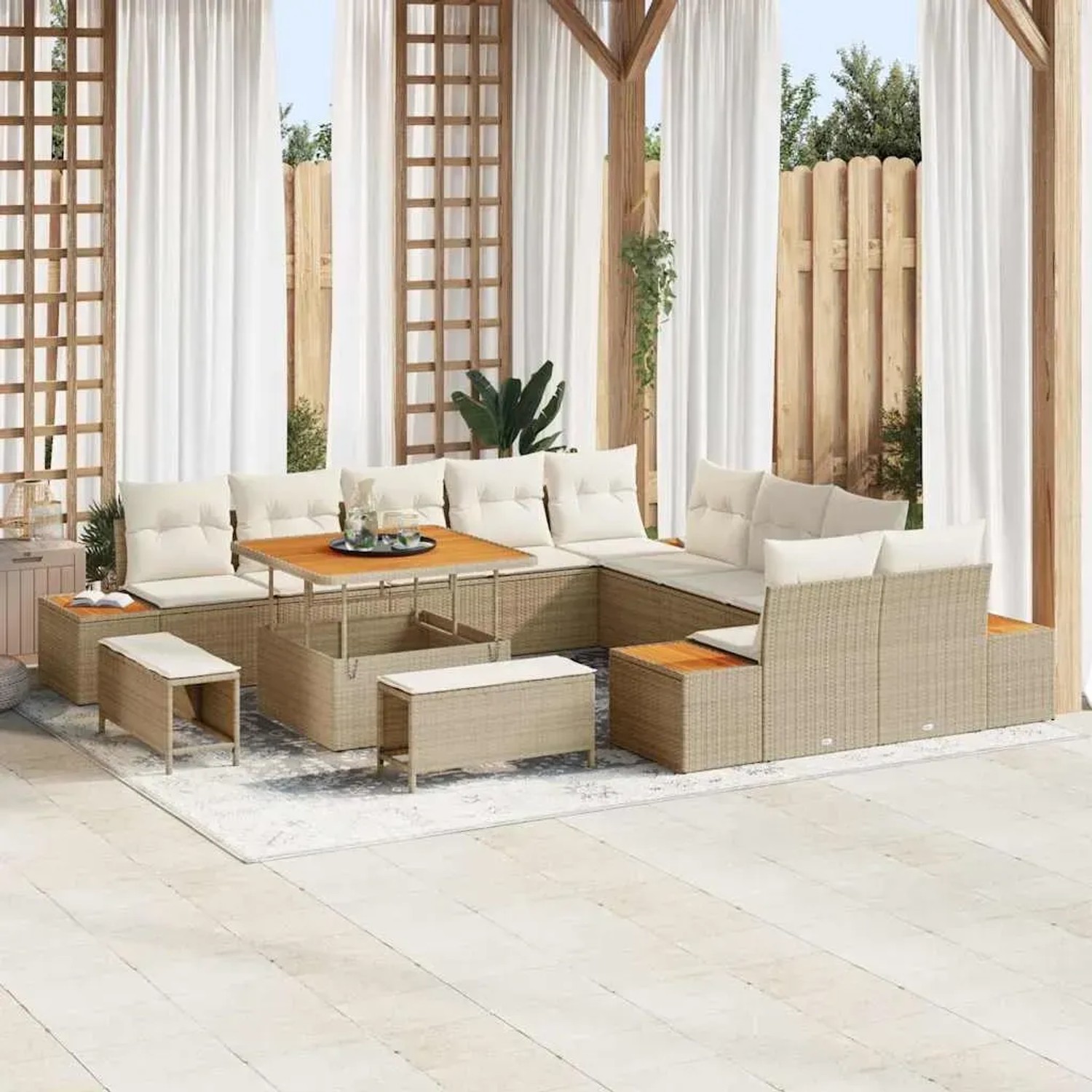 Beiges 13-teiliges vidaXL Garten-Sofa-Set aus Polyrattan mit Tisch und Kissen.