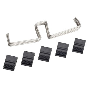 Montage-Set für OBI Lichtschachtabdeckung: Klammern und Clips zur einfachen Befestigung.