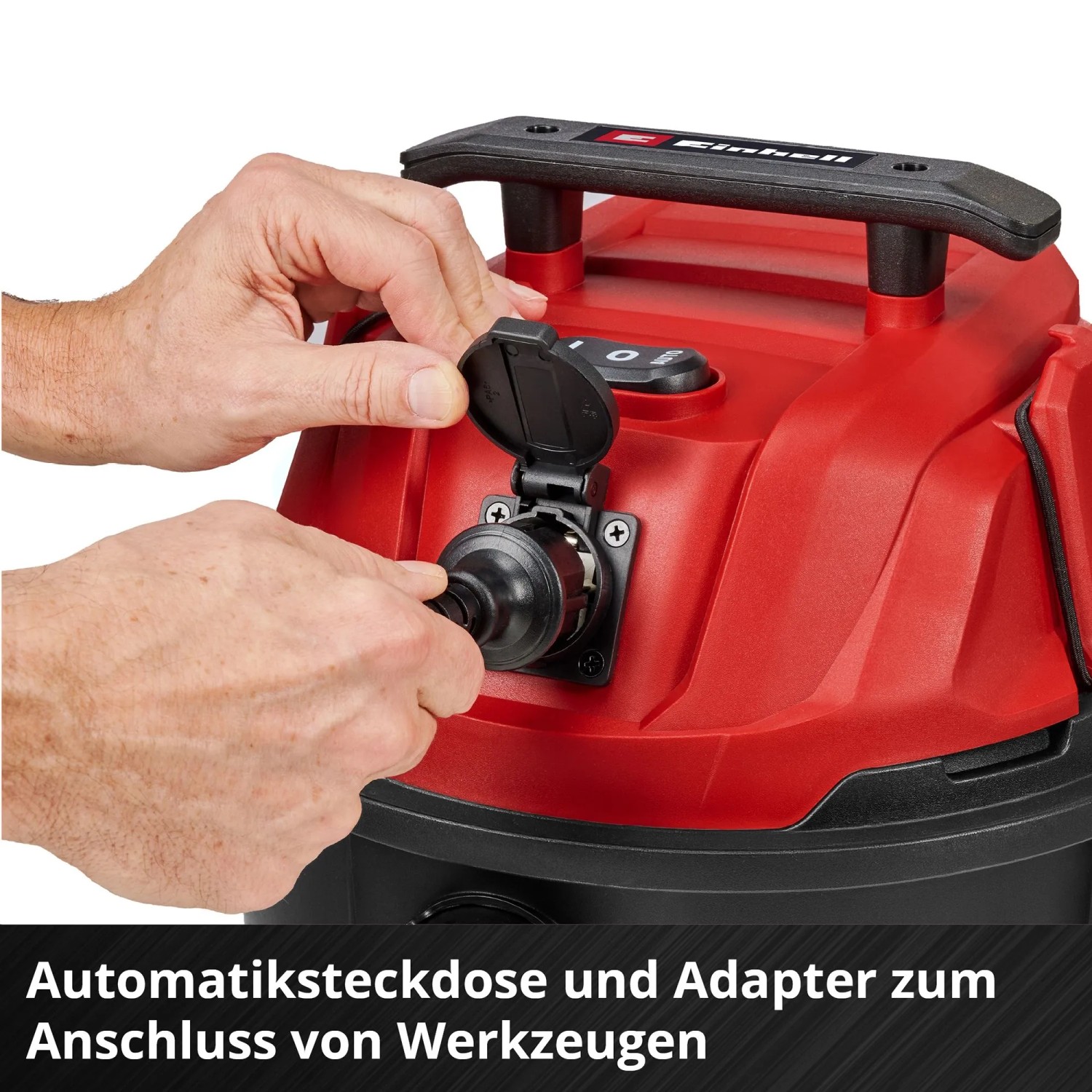 Einhell Nass-Trockensauger TC-VC 2555 A: Detailaufnahme der Gerätesteckdose mit Werkzeuganschluss.