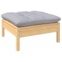 Fußbank aus Kiefernholz mit grauem Kissen, Teil des vidaXL Garten-Lounge-Sets.