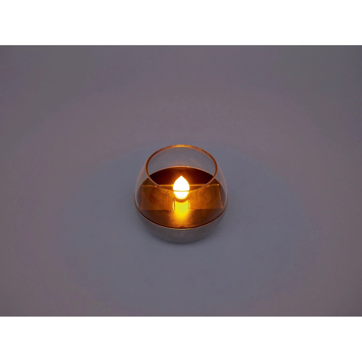 Solar-LED-Leuchte in Silber-Transparent, ca. 8,5 cm, Windlicht-Design für den Außenbereich.
