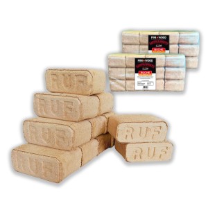 PINI RUF Holzbriketts aus Buche, rechteckig, mit RUF-Prägung, gestapelt. Zwei Packungen Hartholzbriketts im Hintergrund.