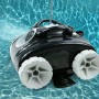 Interline Poolroboter Jellyfish 5220 im Pool, schwarz/weiß, mit Rädern.