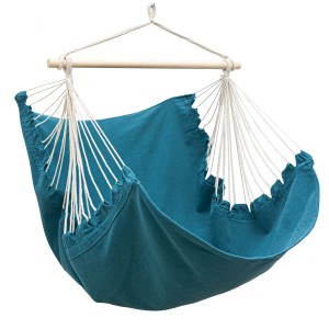 AMANKA XL Hängesessel, petrolblau, mit Holzstab und Aufhängeseilen. Bequeme Sitzgelegenheit zum Entspannen.