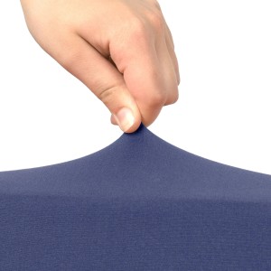 Detailaufnahme: Blaue Beautissu Stehtischhusse Stella, gedehnt, für optimale Passform.