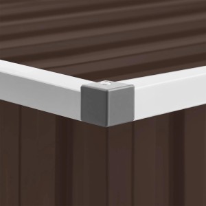 Detailansicht: Braune furnicato Gartenbox, Ecke mit grauer Kappe und weißem Rahmen.