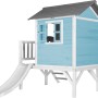 Axi Lodge XL Spielhaus in Karibischem Blau mit Rutsche und Veranda.