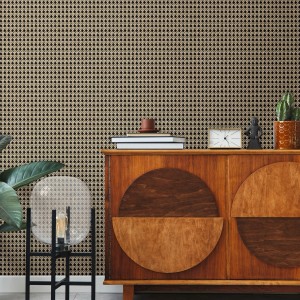 Marburg Vliestapete mit Geflechtmuster in Braun und Holzoptik an einer Wand.