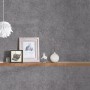 Vliestapete Trendwall 2 Uni Grau Bronze Glänzend an Wand mit Deko.